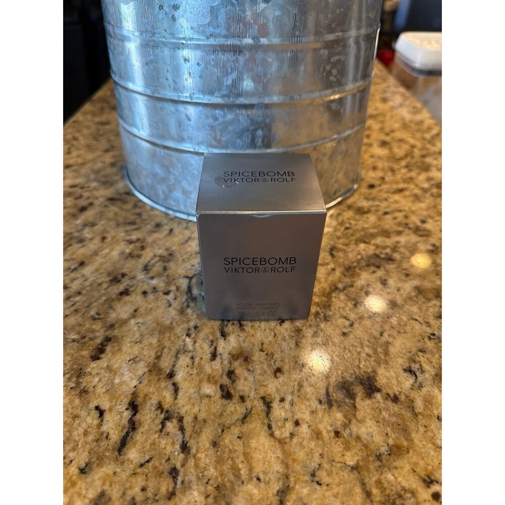 Spicebomb x Viktor & Rolf Candle